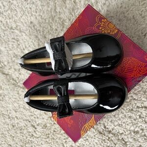 Girls Size 6 Rachel Shoes With Black Patent Leather Bow NIB